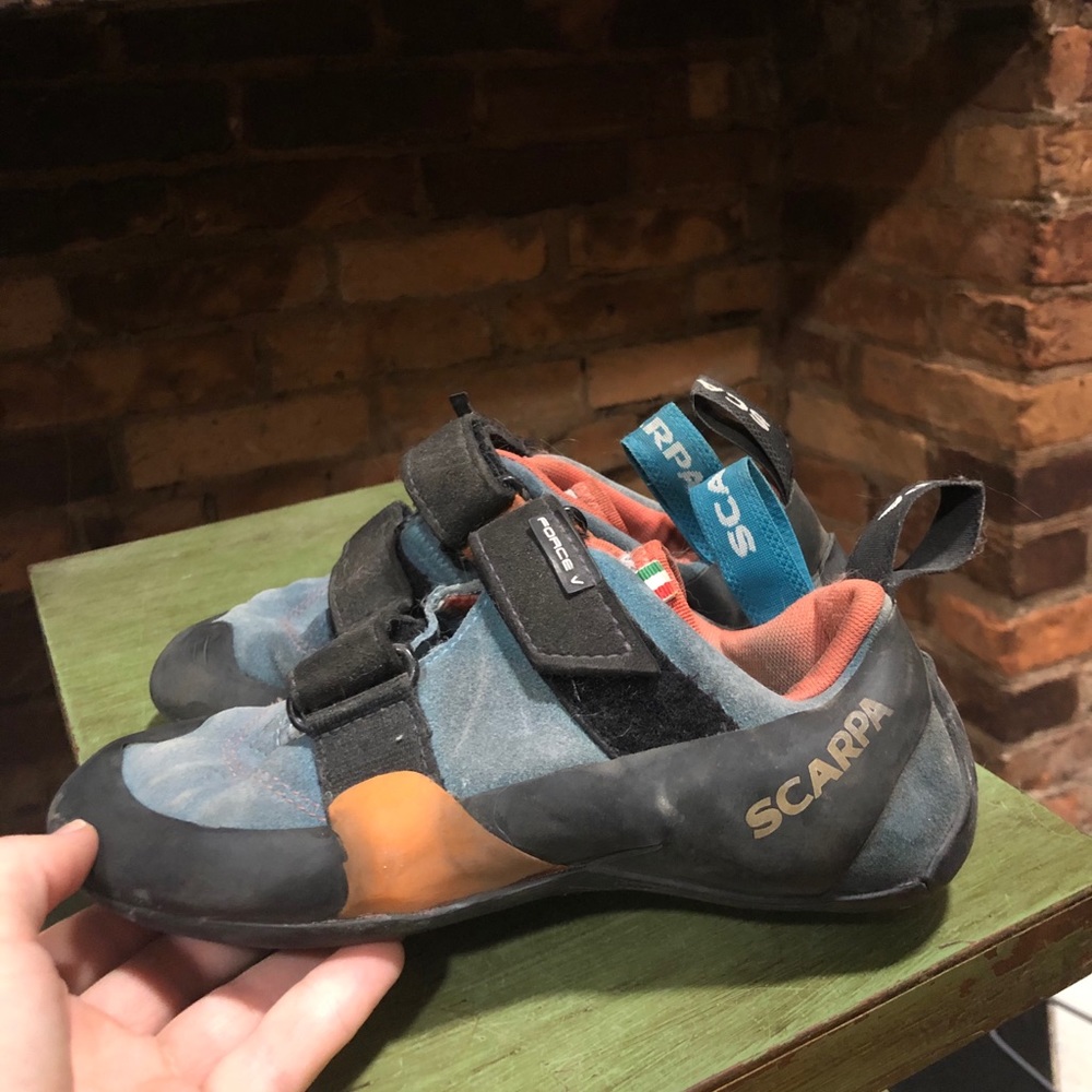 Scarpa force v climbing shoes